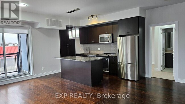 Building Photo - 3170 Erin Mills Pkwy