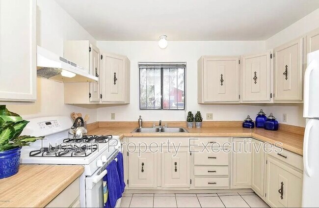 Foto del edificio - 902 E Elm St