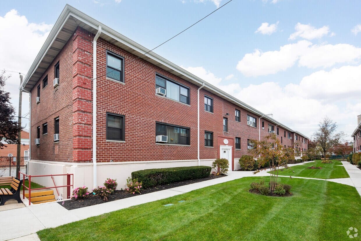 Flowerview Gardens Coop Apartments in Floral Park, NY