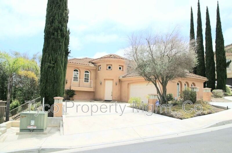 Foto principal - 2021 Pleasant Waters Ct