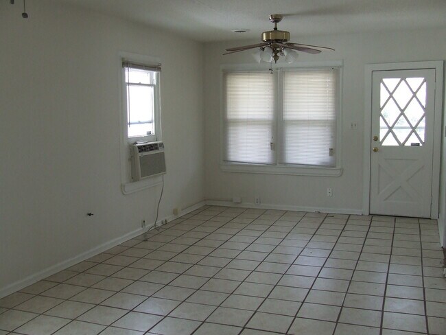 Foto del edificio - 2 BR Home walk to NHHS