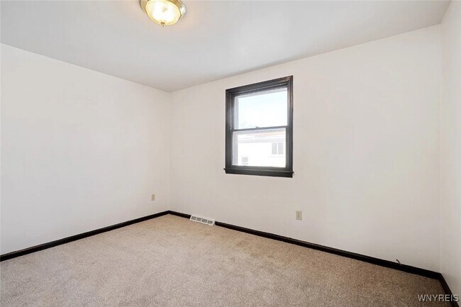 Building Photo - 317 Sundridge Dr