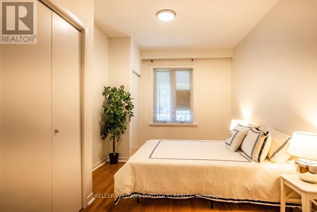 Photo du bâtiment - 821 Gladstone Ave