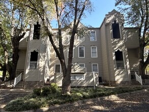 Building Photo - 300 S Cedar St