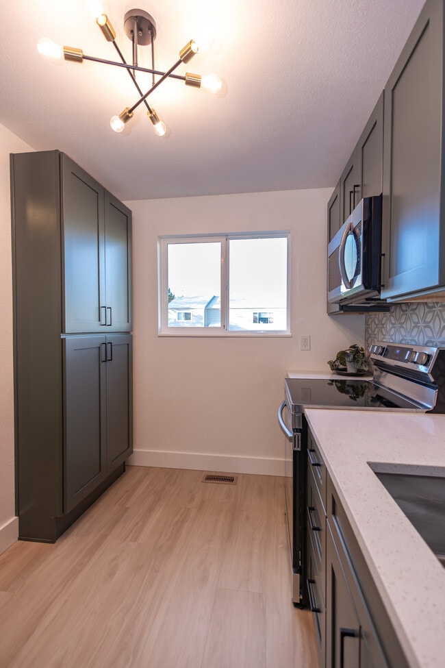 Building Photo - 5711 W 92nd Ave