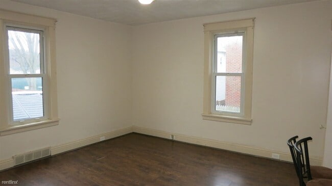 Building Photo - 2 br, 1 bath House - 525 East Madison Street