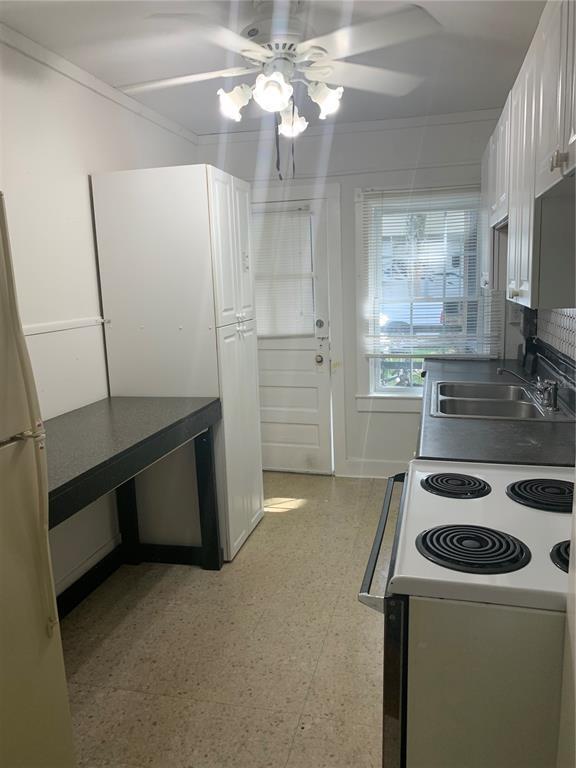 Foto del edificio - 111 Stewart Ave