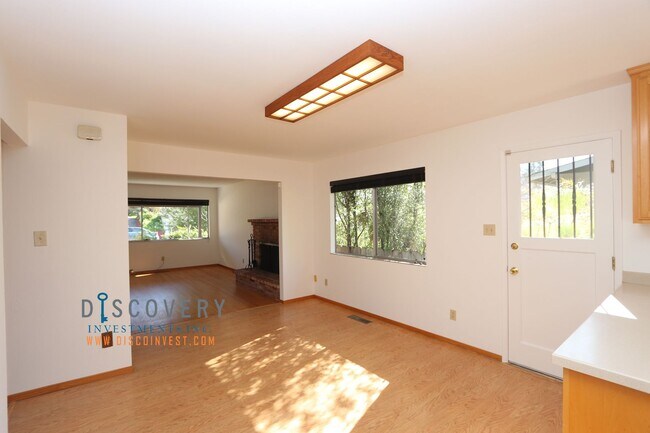 Foto del edificio - Upper Dimond Three Bedroom Home