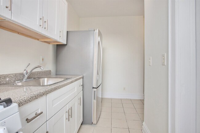 Foto del edificio - 107 Kensington Ave