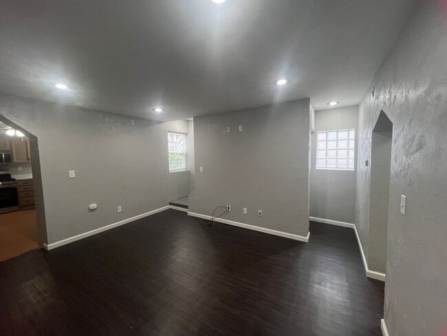 Building Photo - Beautiful 4 Bedroom/ 2 Bath- RENT SPECIAL:...