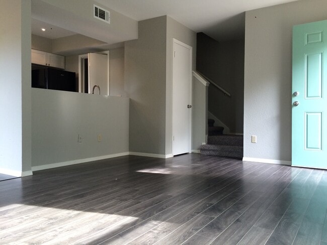 Building Photo - 6003 Cougar Dr