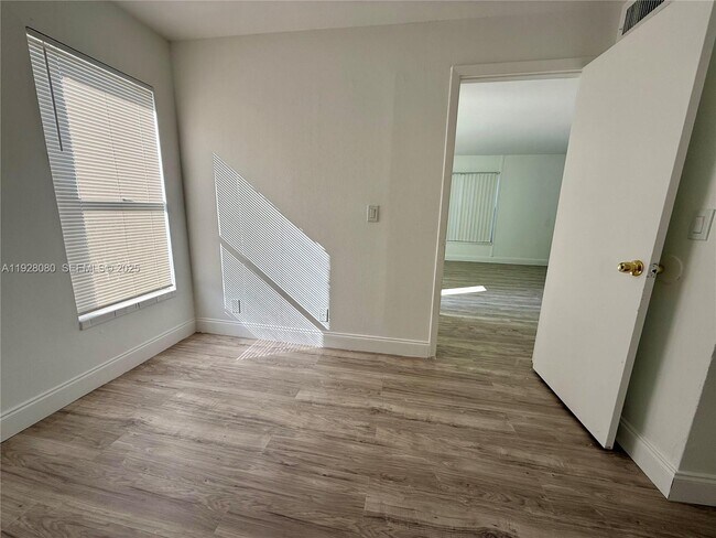 Building Photo - 4086 N Pine Island Rd