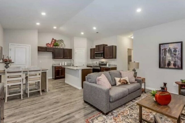 Foto del edificio - 1351 Azena St