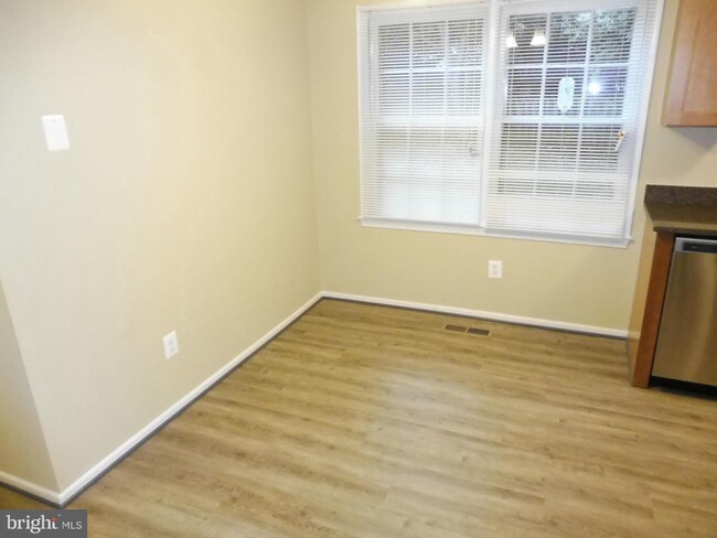 Building Photo - 2306 Glenmore Terrace