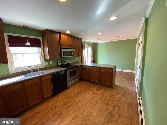 Building Photo - 528 Kenview Ave