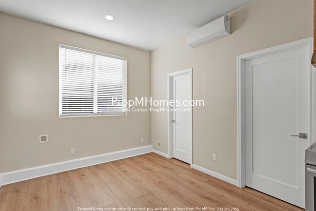 Foto del edificio - Brand New Two Bedroom Charmer in Lents!