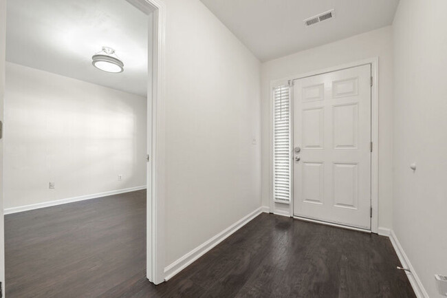 Foto del edificio - 2369 Charleston Pointe SE