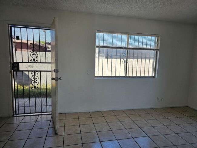 Foto del edificio - 2428 Statz St