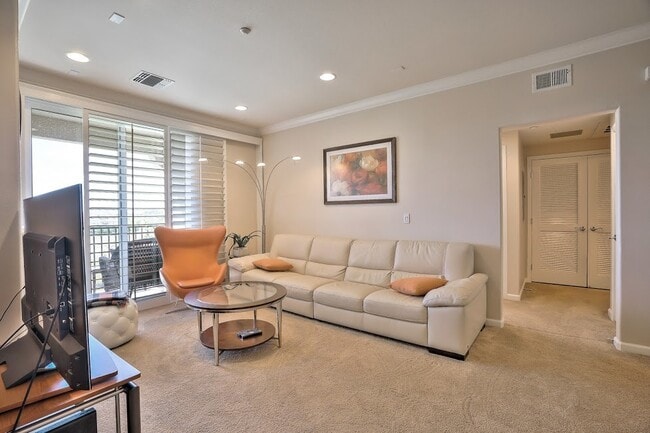 Foto del edificio - 2BD/2BA Dublin Terraces Condo with Underground Parking, Pool, Fitness Center and More!