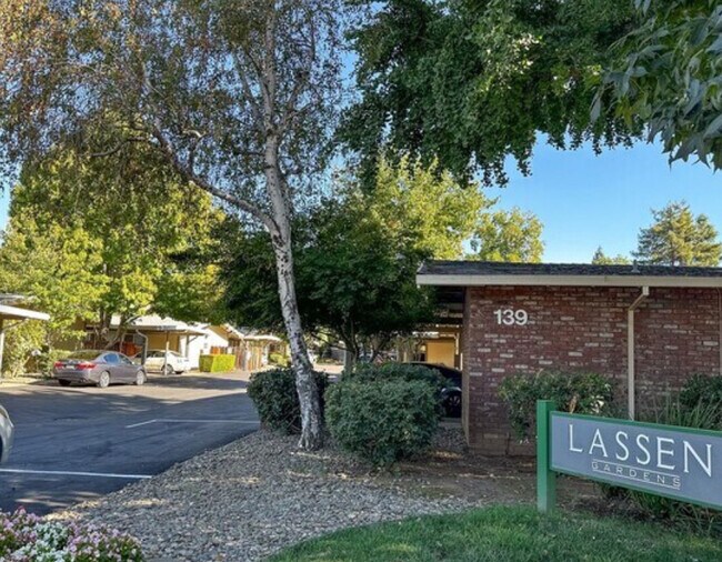 Foto del edificio - 139 W Lassen Ave