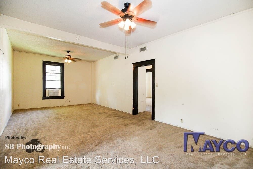 Primary Photo - 1039 College St