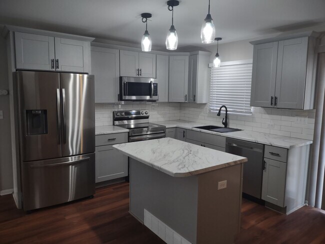 Building Photo - Newly remodeled Village-Seven home