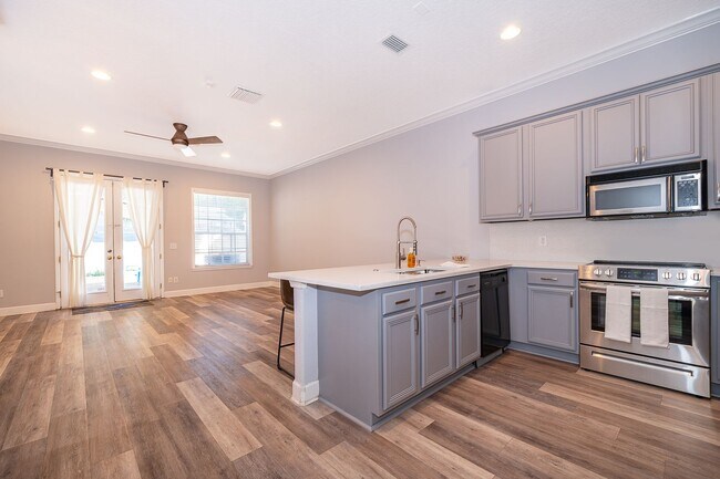 Building Photo - 3 Bedroom 2.5 Bathroom 2 Story Townhouse a...
