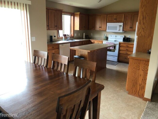 Building Photo - 4 br, 2 bath House - 605 Colodoro Ln