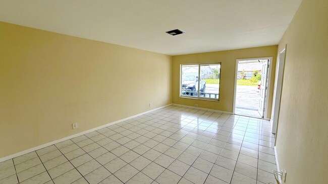 Building Photo - 103 Laredo Ln