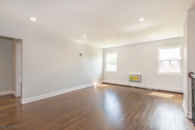 Foto del edificio - 71 Roseland Ave