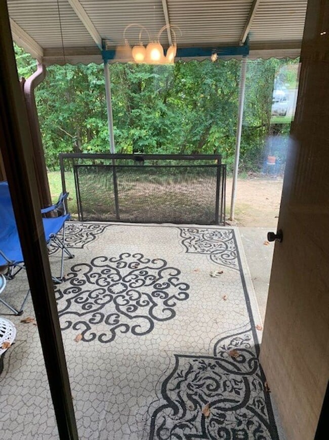 Foto del edificio - 317 Rock Knoll Dr