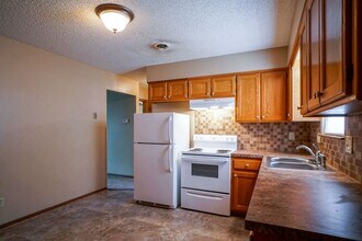 Building Photo - 424 S 6th St