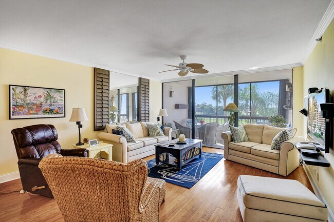 Foto del edificio - 356 Golfview Rd