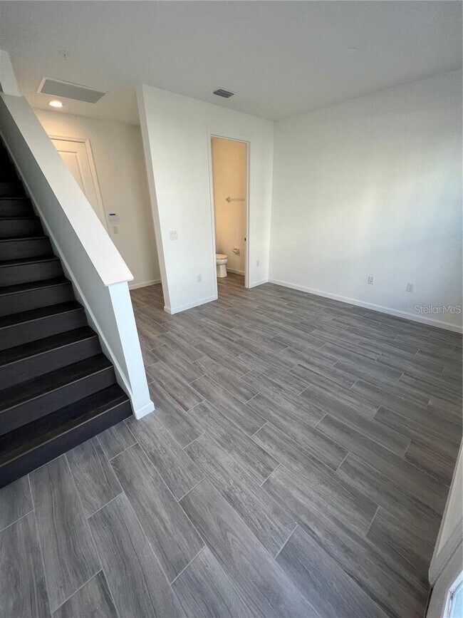 Building Photo - 2257 Valentine Aly