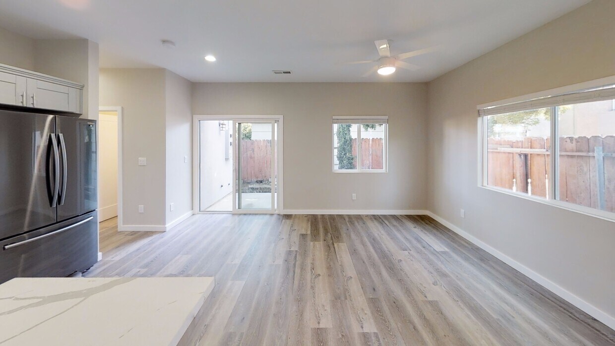 Primary Photo - One Story 4BD/2BA w/ Private Yard!!