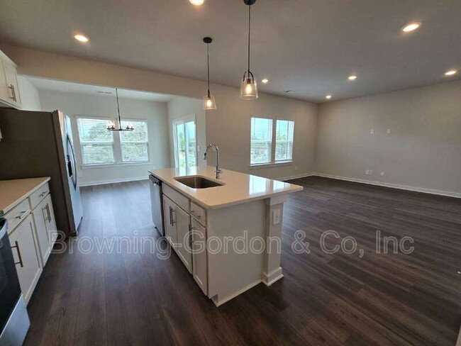 Building Photo - 4248 Skyridge Dr