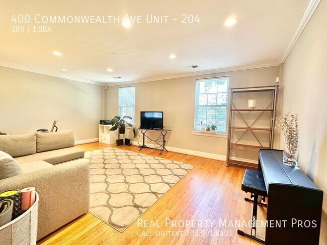 Foto del edificio - Sun-filled, Spacious Alexandria Condo: Wal...