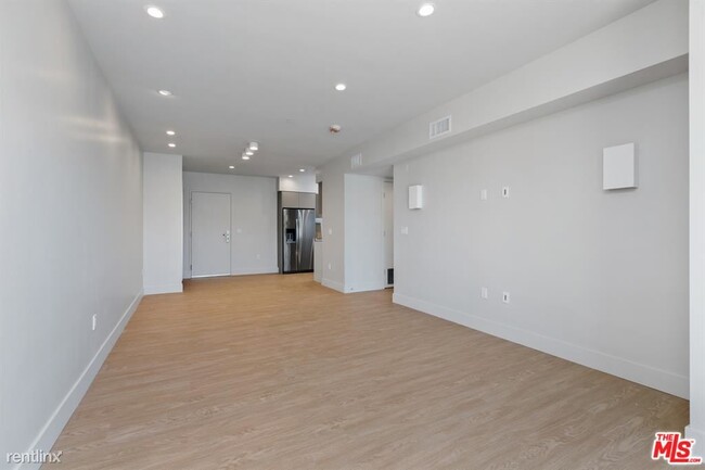 Building Photo - 11837 Mayfield Ave