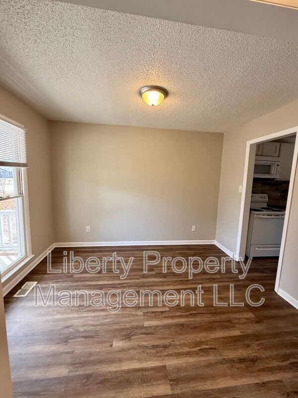 Foto del edificio - 6512 Sudbury Dr