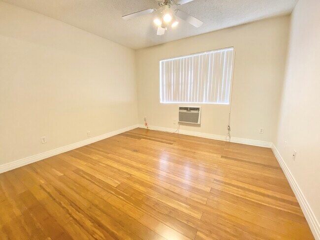 Building Photo - 417 S New Hampshire Ave