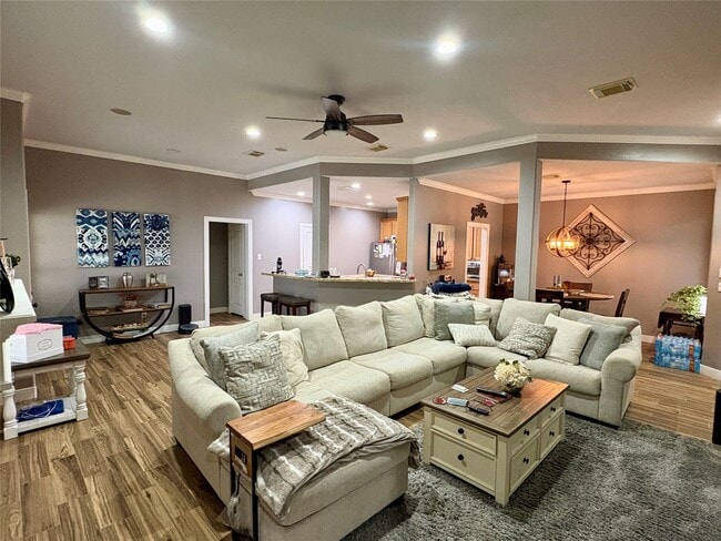 Foto del edificio - 3202 Pine Chase Dr