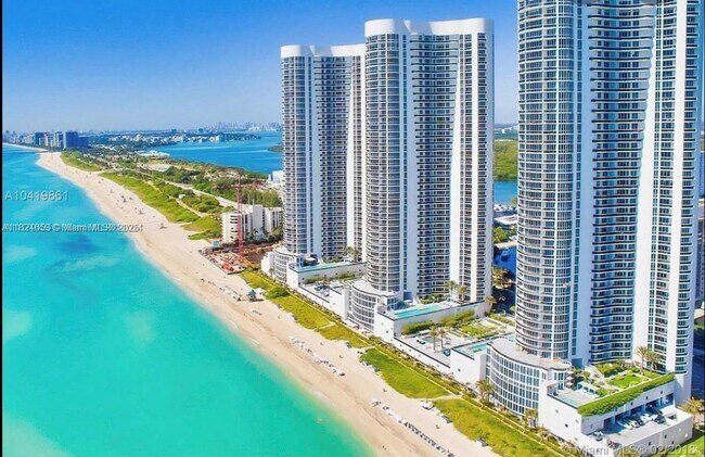Building Photo - 16001 Collins Ave