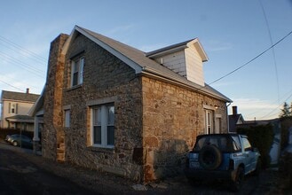 Building Photo - 35 Stoyer St