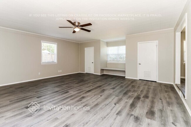 Building Photo - 310 E Huitt Ln