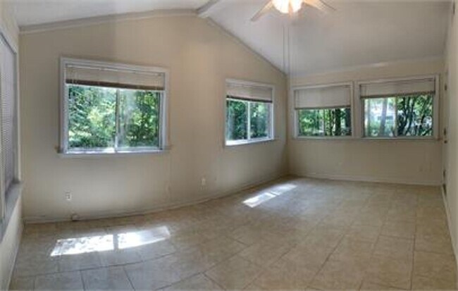 Building Photo - 1437 Alpine Dr