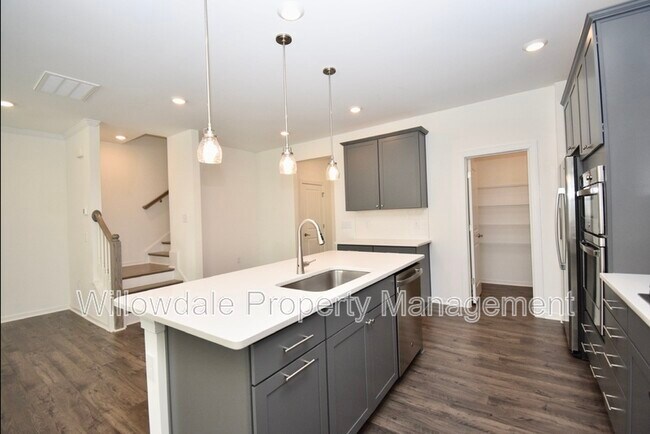 Building Photo - 2534 Hutch Ln