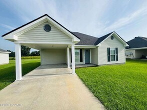 Building Photo - 127 Country Living Dr