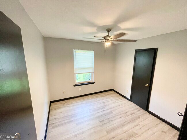 Building Photo - 7627 Ward Ln