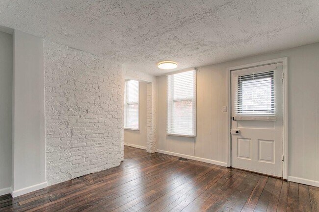 Building Photo - 517 Sanford St