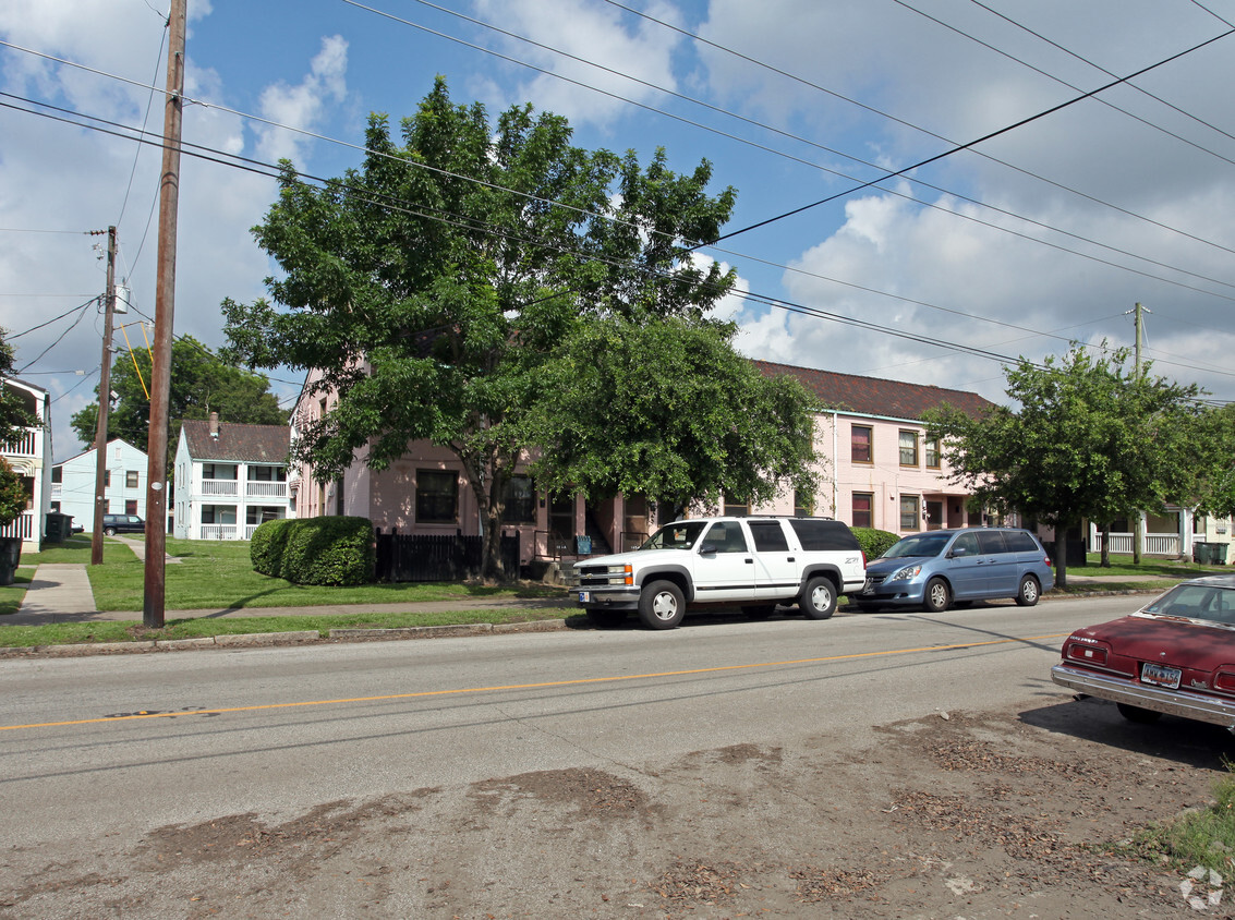 Primary Photo - Gadson Green Homes